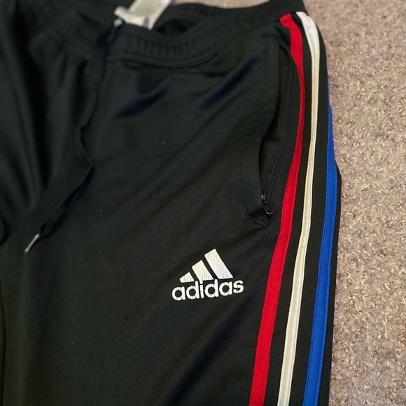 Adidas active sport wear with zippers on the bottom Large regular fit - Picture 4 of 4